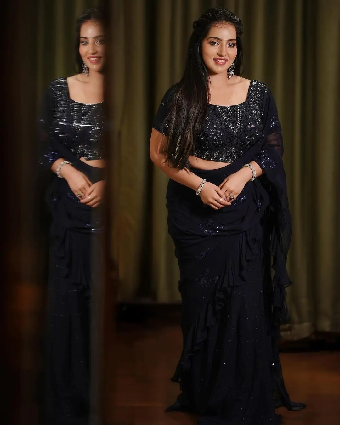 Malayalam Girl Malavika Menon In Black Saree Blouse